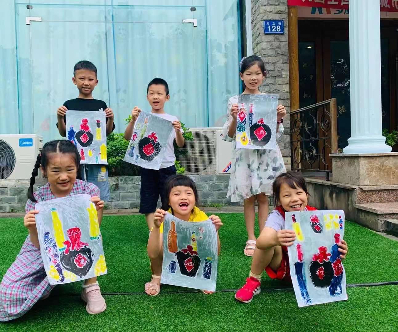 丰富个人生活 它让你学会处理一个人的生活。有了绘画,你不再孤单。没事的时候,拿起笔,集中。让你更自信 一个会绘画的人